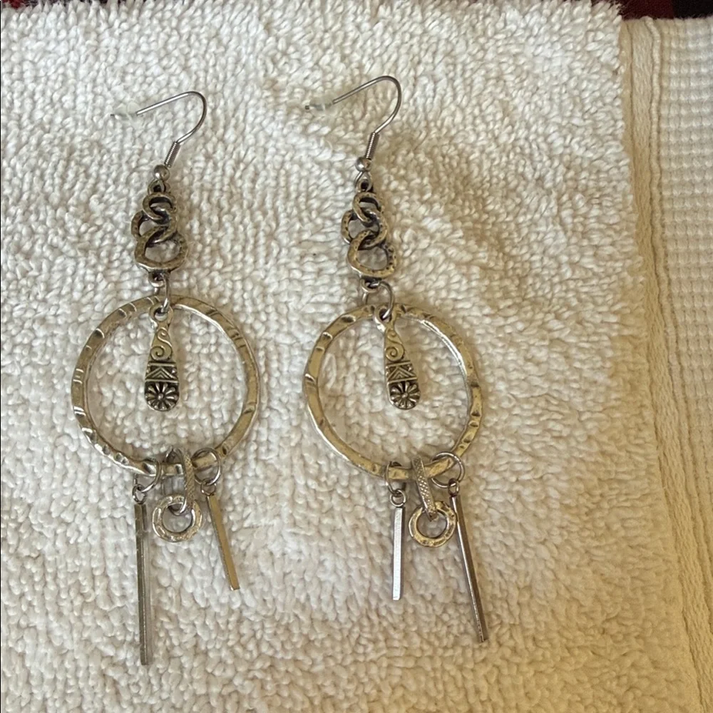 Elegant Silver Dangle Earrings - Picture 1 of 1